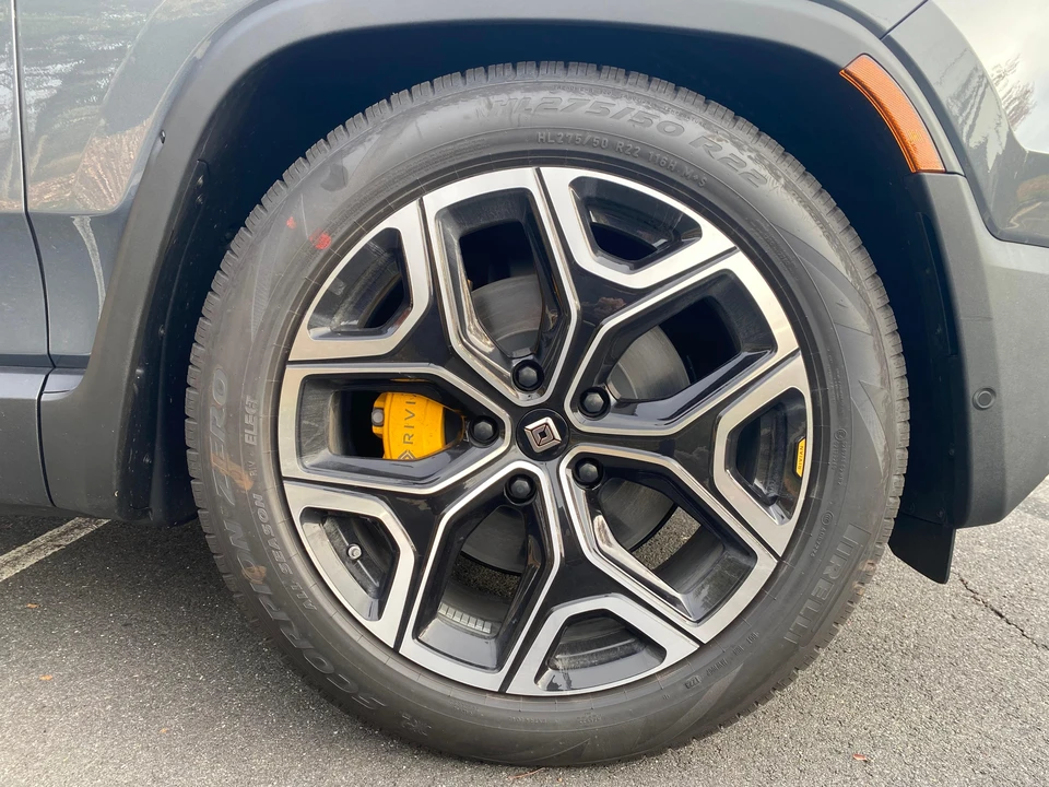 2023 Rivian R1S - Image 13 of 31