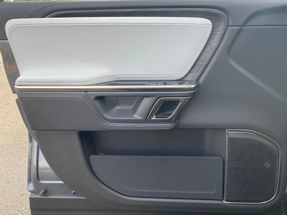 2023 Rivian R1S - Image 29 of 31