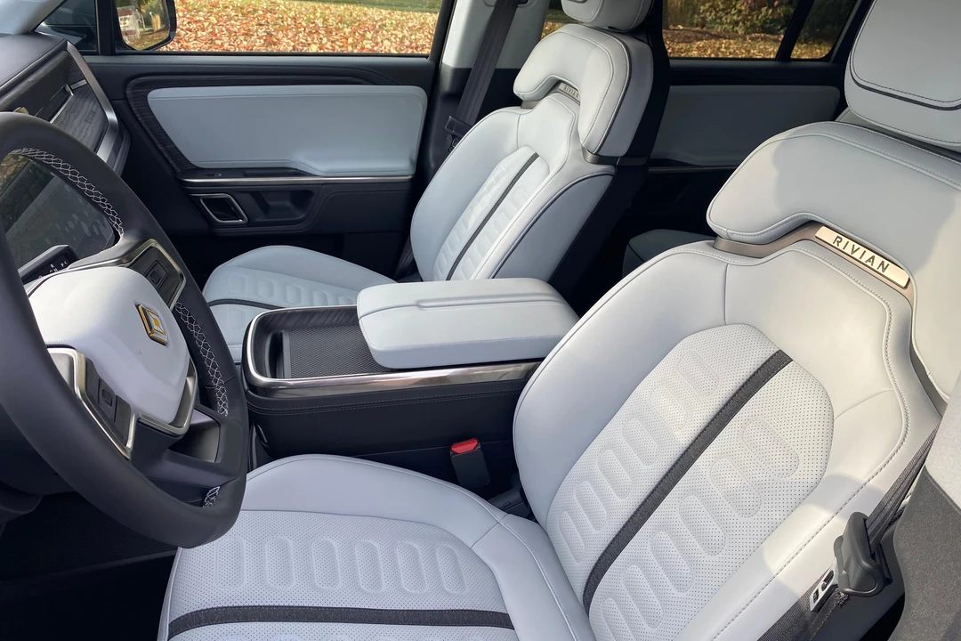 2023 Rivian R1S - Image 16 of 31
