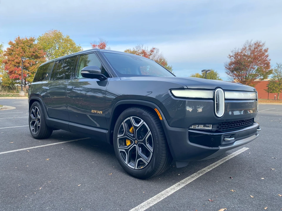 2023 Rivian R1S - Image 10 of 31