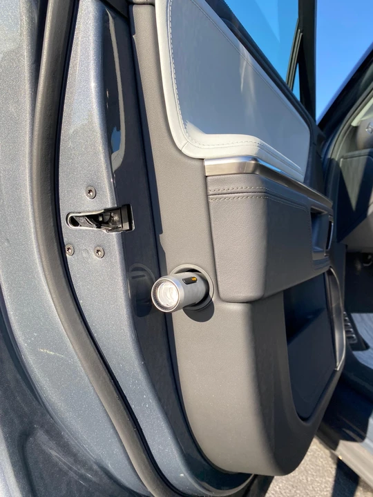 2023 Rivian R1S - Image 31 of 31