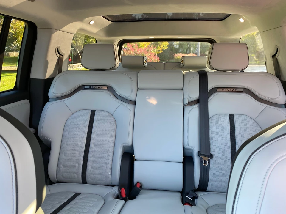 2023 Rivian R1S - Image 21 of 31