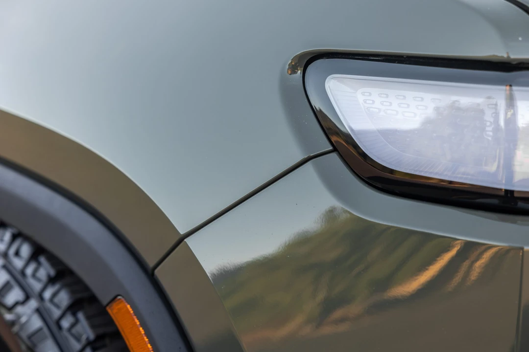 2023 Rivian R1S - Image 16 of 31