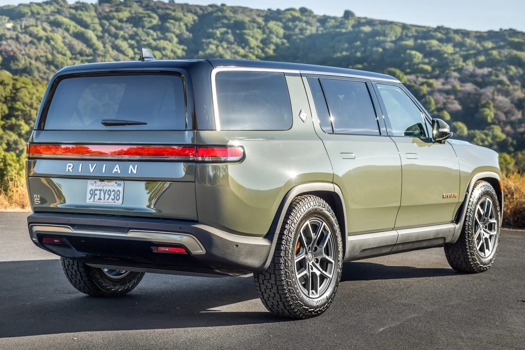 2023 Rivian R1S - Image 6 of 31