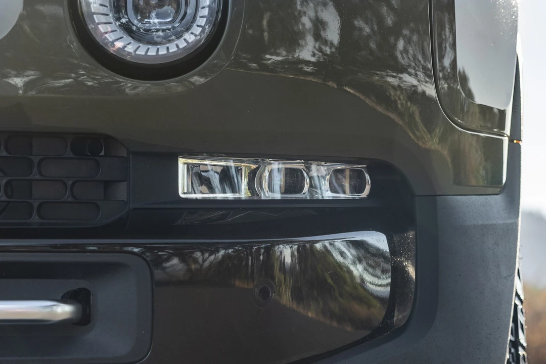 2023 Rivian R1S - Image 15 of 31