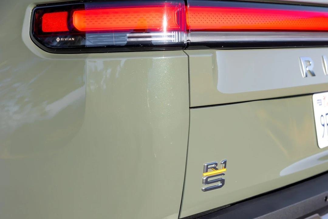2023 Rivian R1S - Image 20 of 31