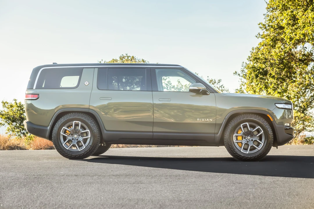 2023 Rivian R1S - Image 5 of 31