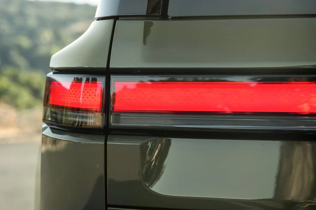 2023 Rivian R1S - Image 23 of 31