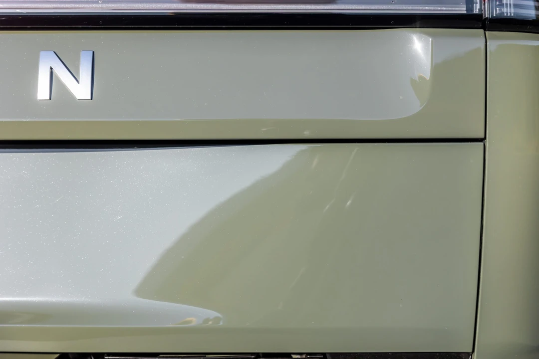 2023 Rivian R1S - Image 28 of 31