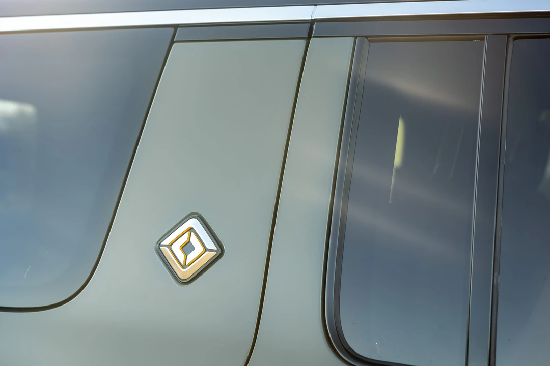 2023 Rivian R1S - Image 30 of 31