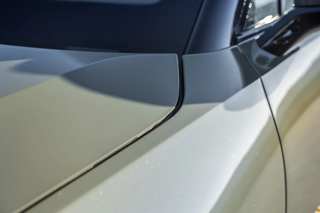 2023 Rivian R1S - Image 31 of 31