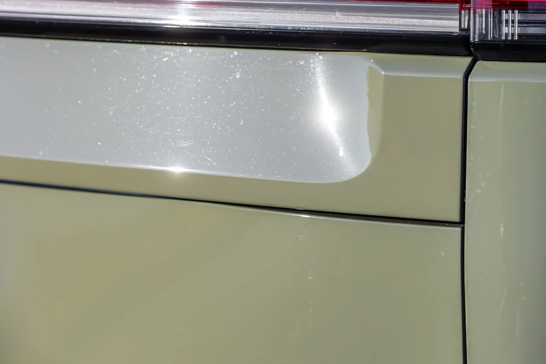 2023 Rivian R1S - Image 27 of 31