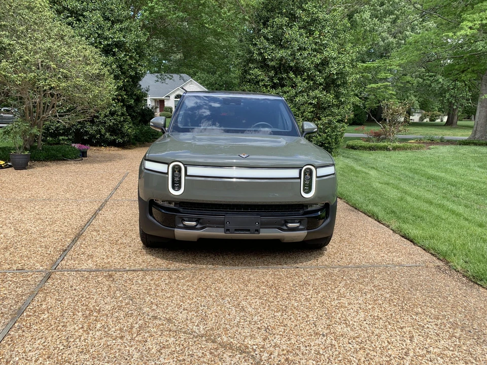2023 Rivian R1S - Image 15 of 31
