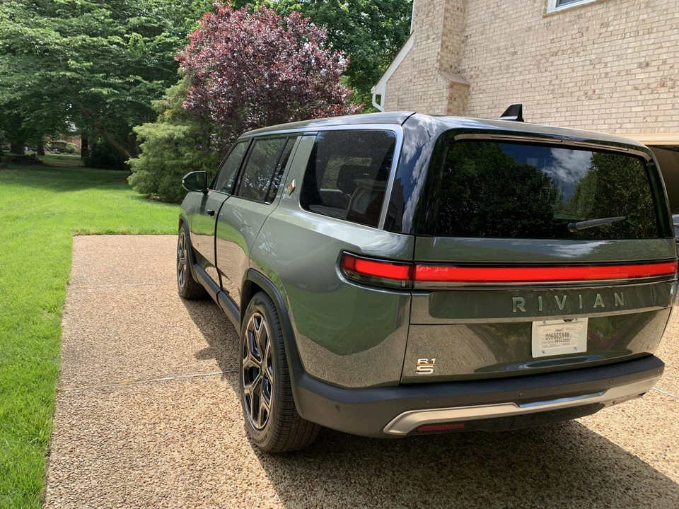2023 Rivian R1S - Image 31 of 31