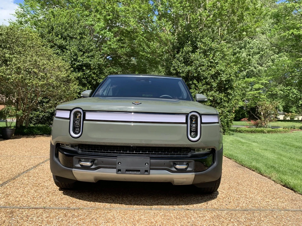 2023 Rivian R1S - Image 16 of 31