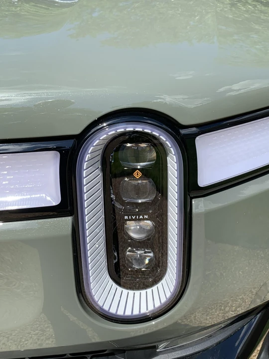 2023 Rivian R1S - Image 22 of 31