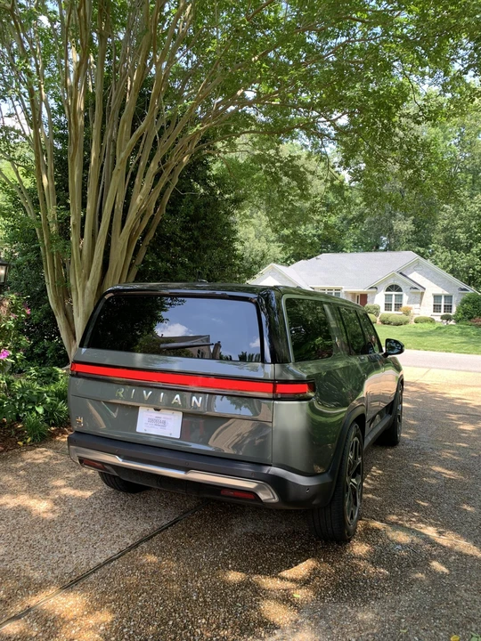 2023 Rivian R1S - Image 8 of 31