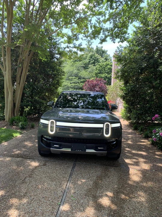 2023 Rivian R1S - Image 17 of 31
