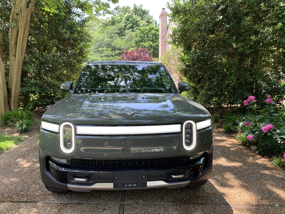 2023 Rivian R1S - Image 18 of 31