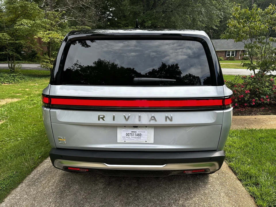 2023 Rivian R1S - Image 7 of 31