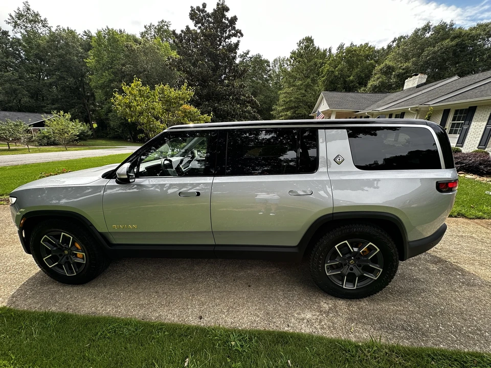 2023 Rivian R1S - Image 4 of 31