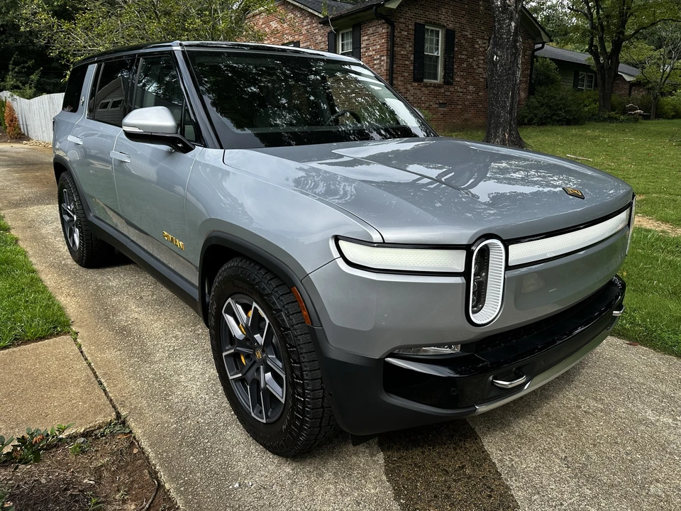 2023 Rivian R1S - Image 11 of 31
