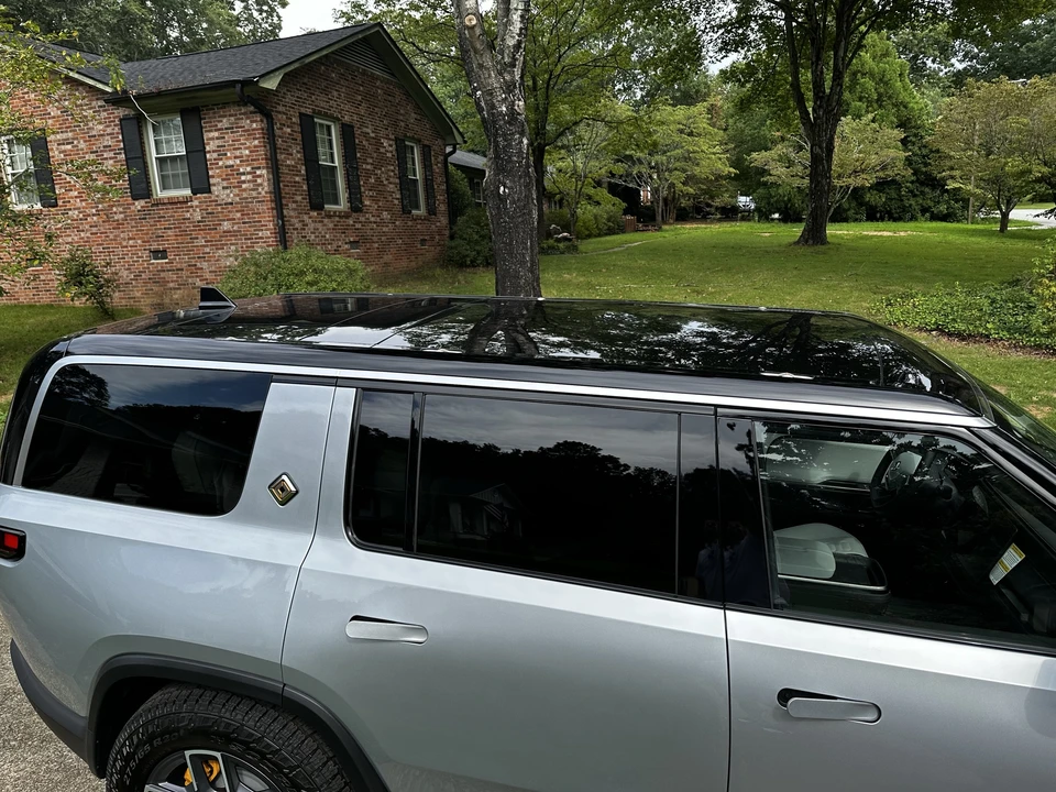 2023 Rivian R1S - Image 26 of 31