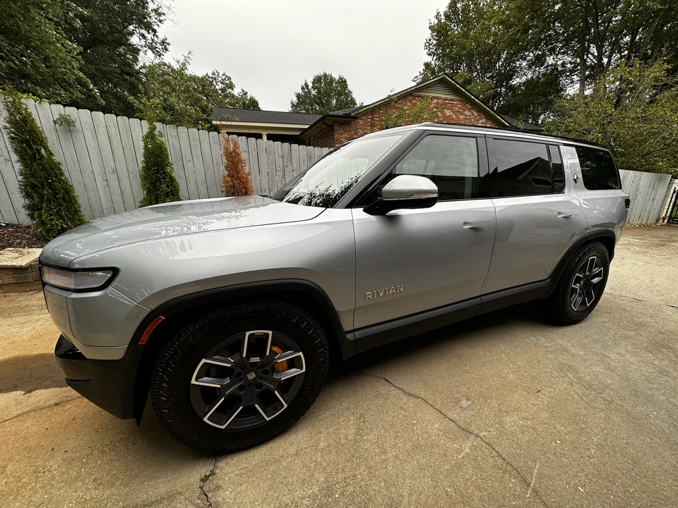 2023 Rivian R1S - Image 3 of 31