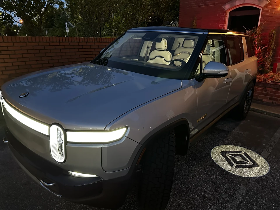 2023 Rivian R1S - Image 17 of 31