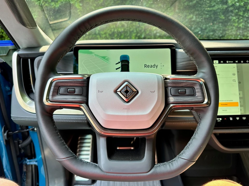 2023 Rivian R1S - Image 18 of 20