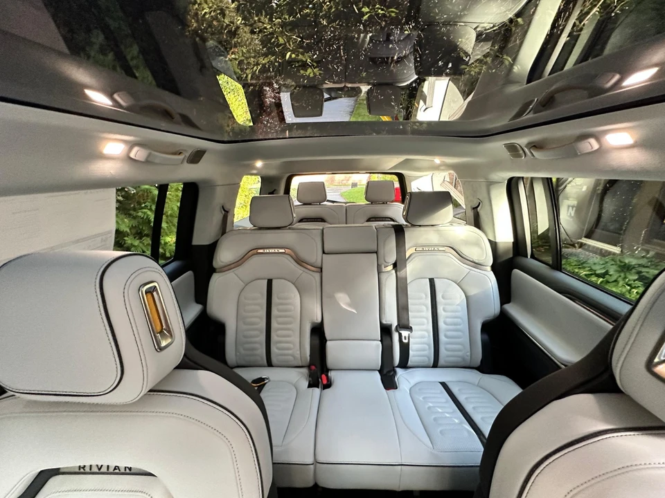 2023 Rivian R1S - Image 16 of 20