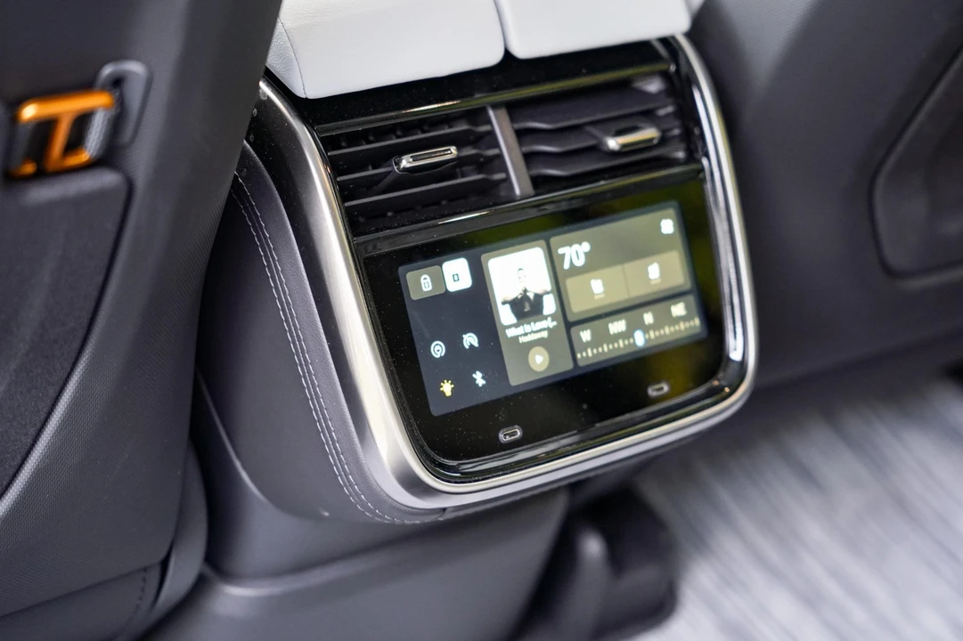 2023 Rivian R1S - Image 19 of 20
