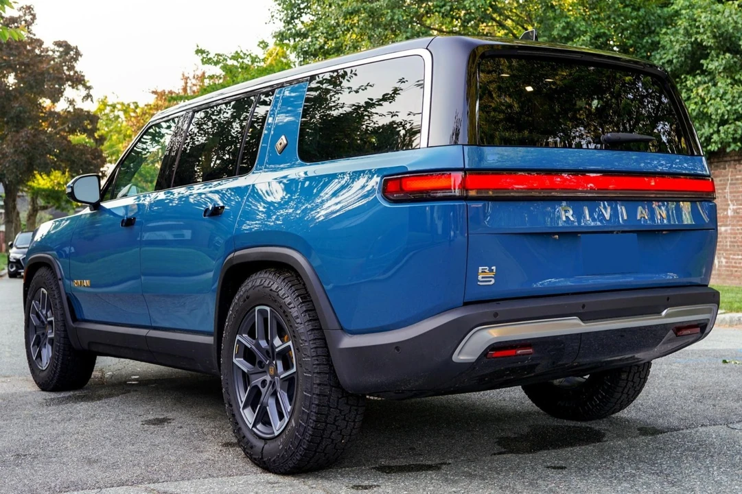 2023 Rivian R1S - Image 4 of 20