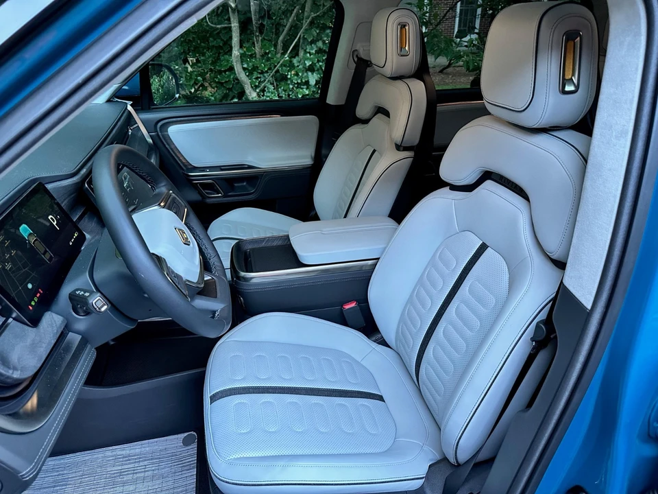 2023 Rivian R1S - Image 11 of 20