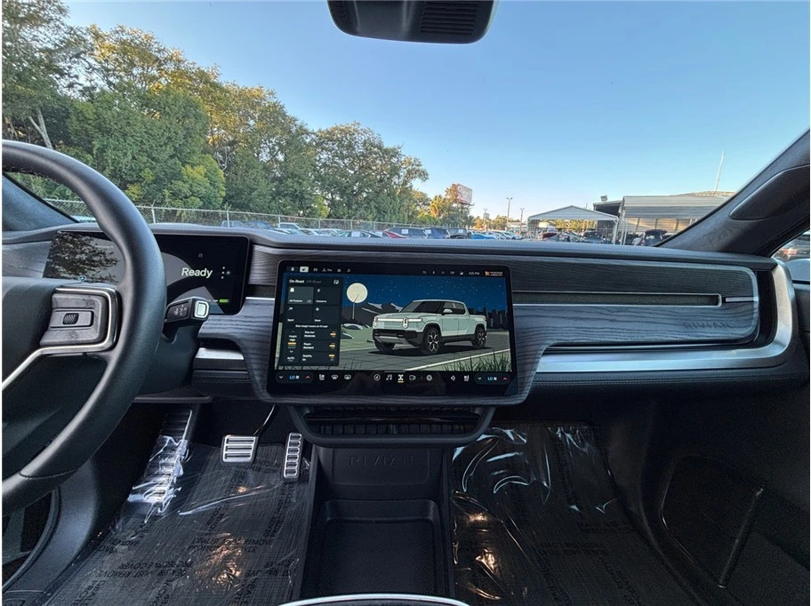 2023 Rivian R1T - Image 11 of 12