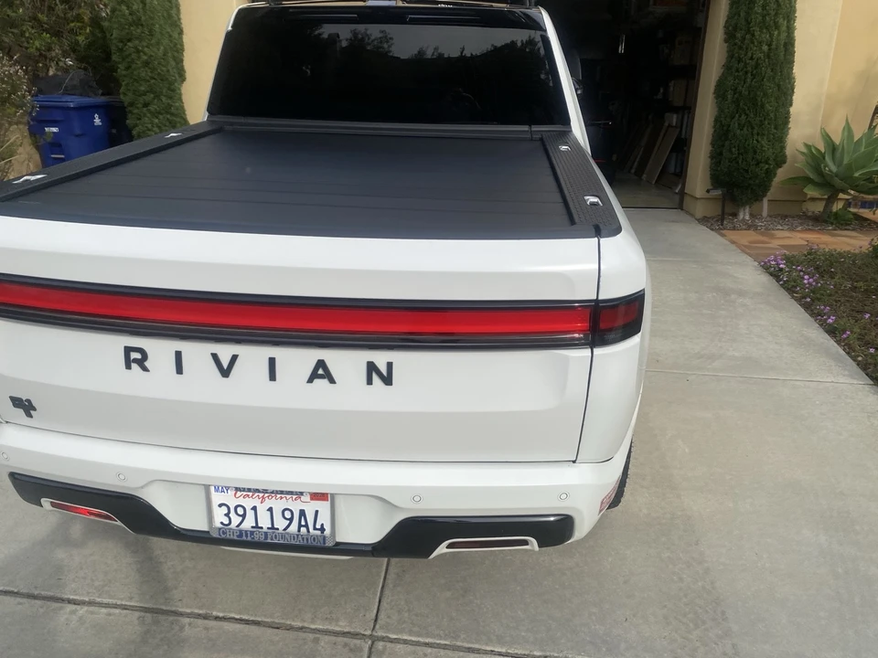 2023 Rivian R1T - Image 17 of 21