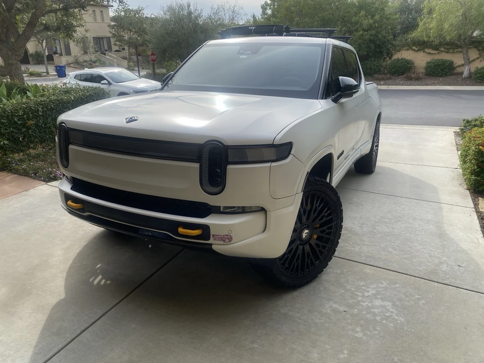 2023 Rivian R1T - Image 12 of 21