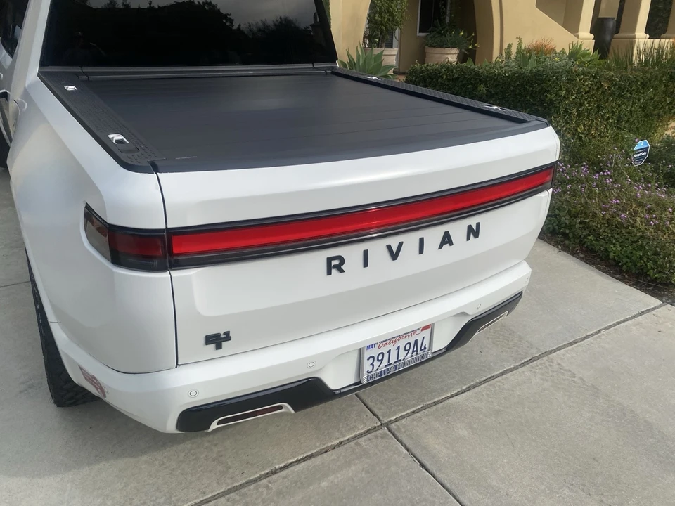 2023 Rivian R1T - Image 10 of 21