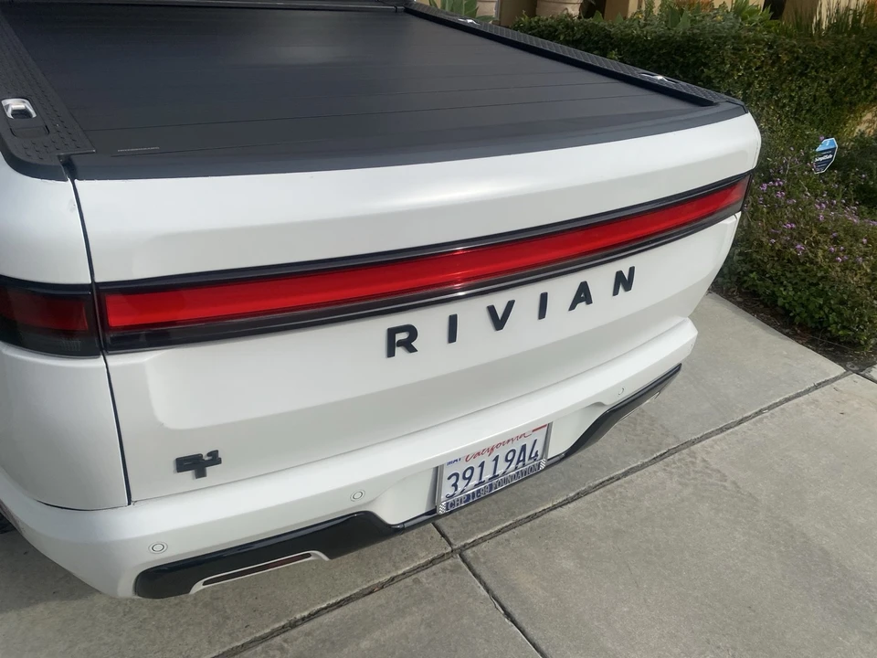 2023 Rivian R1T - Image 11 of 21