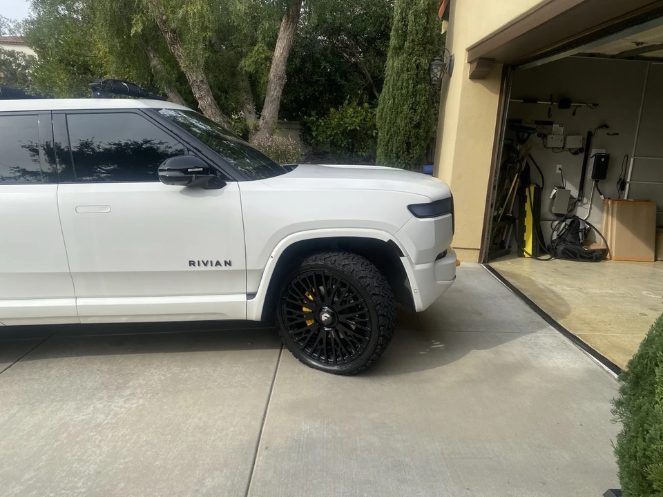 2023 Rivian R1T - Image 14 of 21