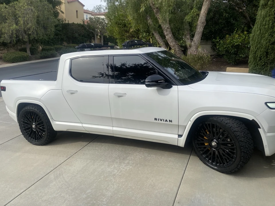 2023 Rivian R1T - Image 4 of 21