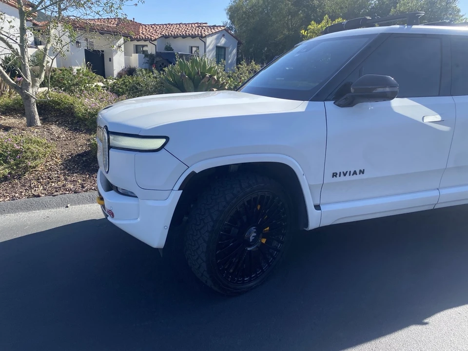 2023 Rivian R1T - Image 3 of 21