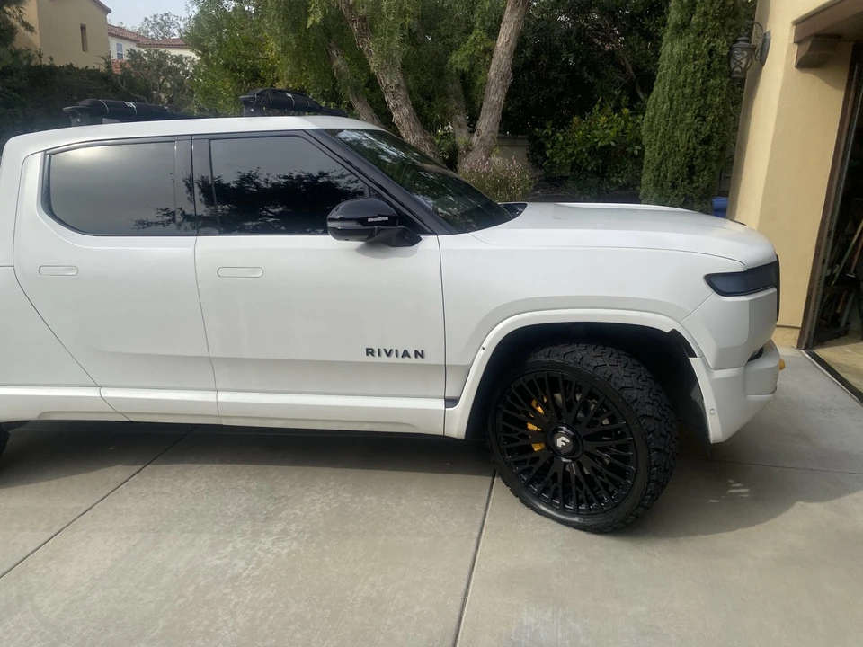 2023 Rivian R1T - Image 13 of 21