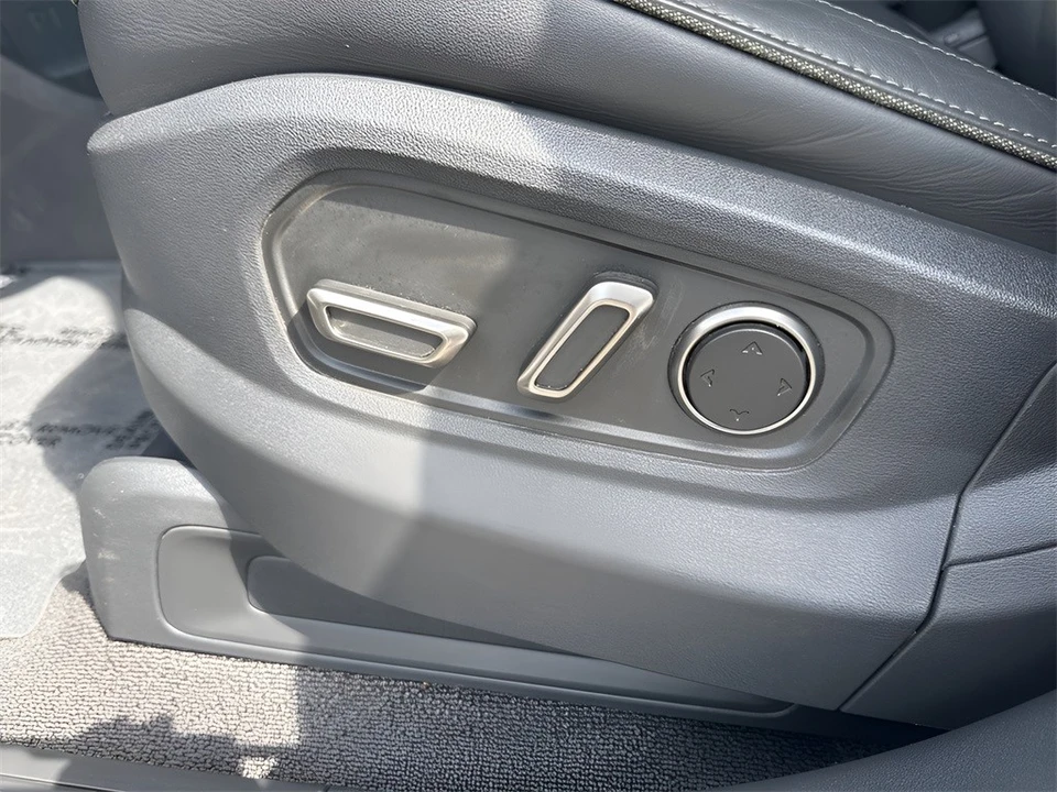 2023 Rivian R1T - Image 10 of 12