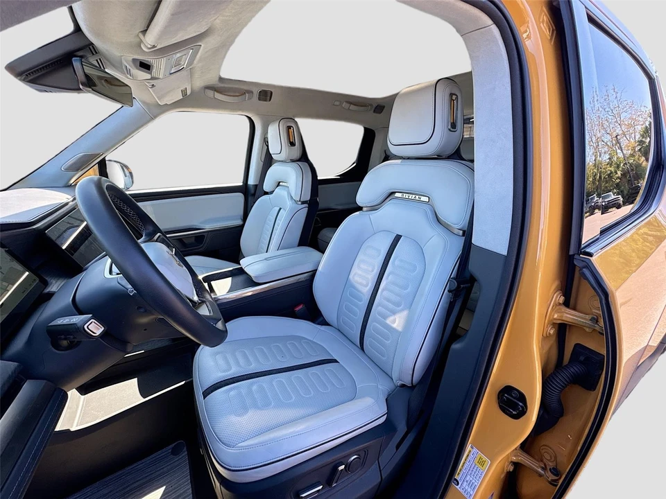 2023 Rivian R1T - Image 8 of 14