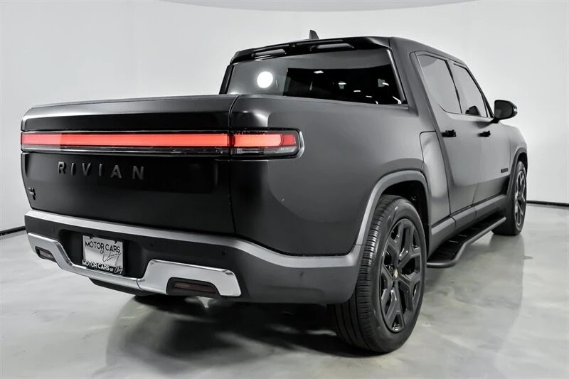 2023 Rivian R1T - Image 11 of 12