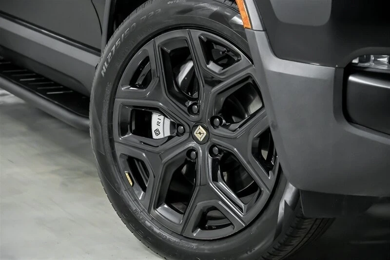 2023 Rivian R1T - Image 3 of 12