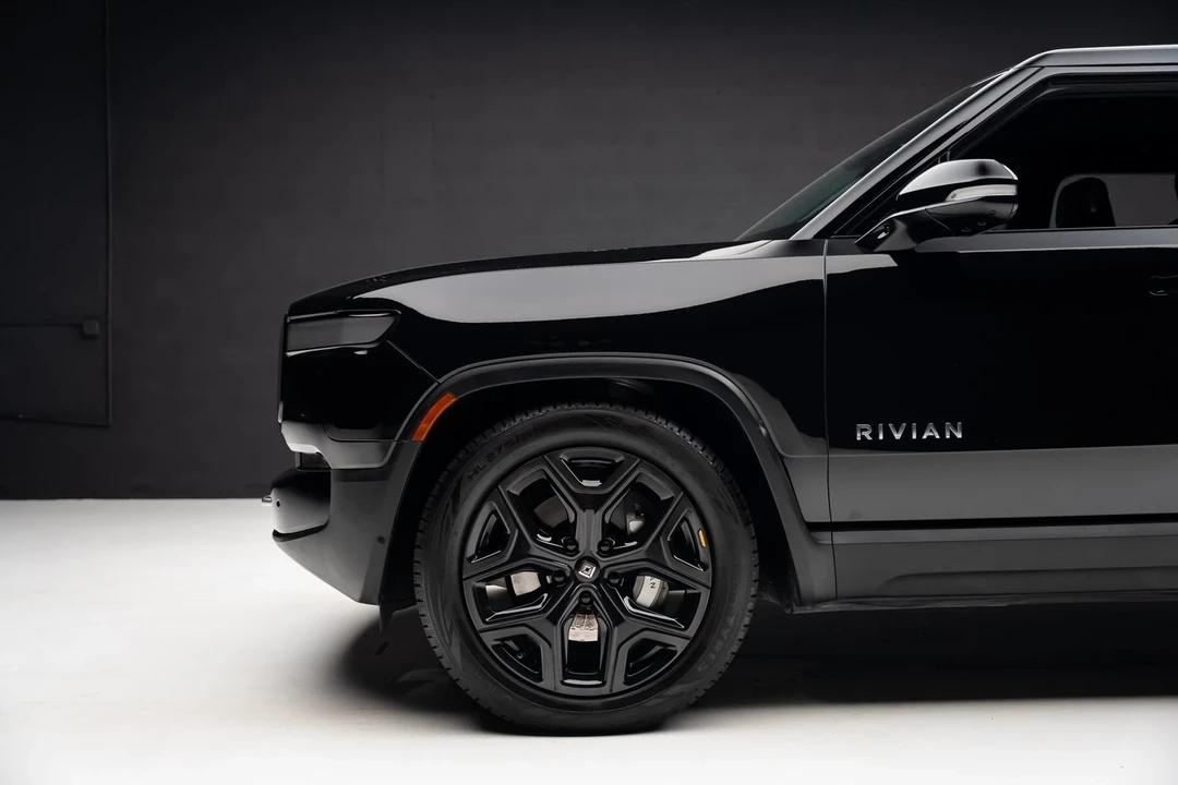 2023 Rivian R1T - Image 17 of 21