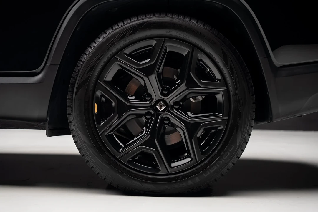 2023 Rivian R1T - Image 20 of 21
