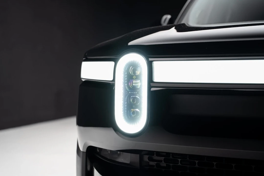 2023 Rivian R1T - Image 8 of 12